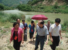 位代表告诉记者：“我们为严沉事项拍板做决定