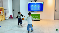 学生通过完成指定动做取投影画面及时互